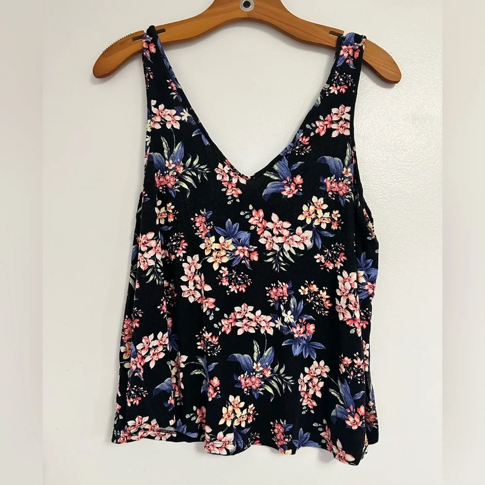 Floral Black Sleeveless Top - Picture 1 of 1